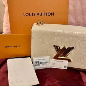 Louis Vuitton Twist MM - Leather Cream Shoulder Bag with Gold Accents
